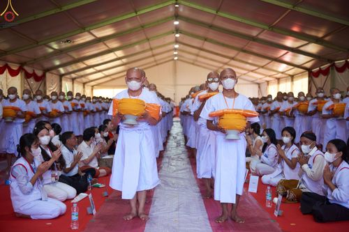 ภาพ No.67947:พิธีขอขมามอบผ้าไตรและบาตร แด่นาคธรรมทายาท ณ ประเทศอินโดนีเซีย เมื่อวันที่ 17 ธันวาคม พ.ศ. 2565