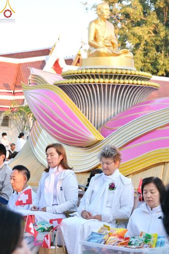 ภาพ No.195311:พิธีตักบาตรพระธรรมยาตรา ณ อนุสรณ์สถานลำดับที่ 3 สถานที่เกิดใหม่ในเพศสมณะ วัดสองพี่น้อง ต.ต้นตาล อ.สองพี่น้อง จ.สุพรรณบุรี ในโครงการธรรมยาตรา กตัญญูบูชา มหาปูชนียาจารย์ พระมงคลเทพมุนี(สด จนฺทสโร) พระผู้ปราบมาร ปีที่ 13 วันที่ 15 มกราคม พ.ศ.2568