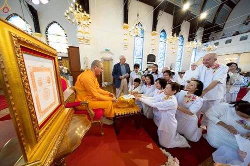 ภาพ No.270836:วันอาทิตย์ที่ 19 ตุลาคม พ.ศ. 2568 พิธีทอดกฐิน “หนึ่งไม่มีสอง” วัดพระธรรมกายนิวคาสเซิล เมืองนิวคาสเซิล ประเทศอังกฤษ 