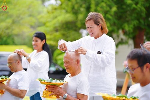 ภาพ No.144549:พิธีตัดปอยผมและปลงผมนาคธรรมทายาท ณ วัดพระธรรมกายนิวเจอร์ซี ประเทศสหรัฐอเมริกา วันที่ 29 มิถุนายน พ.ศ. 2567