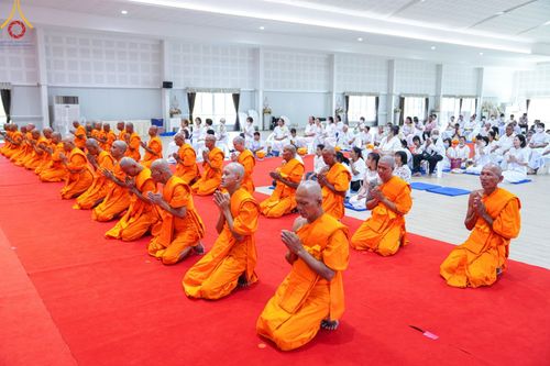 ภาพ No.101271:พิธีบรรพชาธรรมทายาท ในโครงการอุปสมบทบูชาธรรม มหาปูชนียาจารย์ พ.ศ. 2566 ณ วัดไชยชุมพลชนะสงคราม จ.กาญจนบุรี วันที่ 6 ธันวาคม พ.ศ. 2566