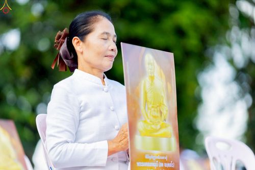 ภาพ No.239147:วันอาทิตย์ที่ 17 สิงหาคม พ.ศ. 2568 พิธีอัญเชิญรูปเหมือนพระมงคลเทพมุนี (สด จันทสโร) ณ ศาลากลางจังหวัดเลย ถึงลานพญานาค สวนสาธารณะกุดป่อง อ.เมือง จ.เลย