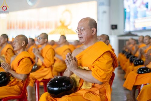 ภาพ No.149875:พิธีตักบาตร , พิธีปฎิบัติธรรม , พิธีถวายภัตตาหารเมนูสวรรค์ ในพรรษาแห่งการเข้าถึงธรรม วันธรรมชัย วันอังคารที่ 27 สิงหาคม พ.ศ.2567 ณ สภาธรรมกายสากล วัดพระธรรมกาย