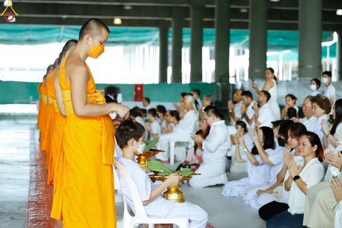 ภาพ No.83762:พิธีตัดปอยผมและปลงผม ในโครงการบรรพชาสามเณร ธรรมทายาทรุ่นโรงเรียนนานาชาติ ณ วัดพระธรรมกาย วันเสาร์ที่ 15 กรกฎาคม พ.ศ.2566