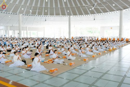 ภาพ No.211043:วันพฤหัสบดีที่ 13 มีนาคม พ.ศ. 2568  กิจกรรมวันพระ ขึ้น 15 ค่ำ เดือน 4 พิธีบุพเปตพลี ครั้งที่ 160 และ พิธีฉลองชัยสวดธัมจักรกัปปวัตนสูตร ครบ 7,196,000,000 จบ ณ วัดพระธรรมกาย