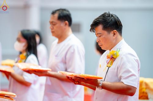 ภาพ No.87068:พิธีทักษิณานุปทานแด่บรรพชนตระกูลผ่องสวัสดิ์ และหมู่ญาติที่ล่วงลับไปแล้ว ณ มหาเจดีย์ทัตตชีโว ศูนย์อบรมเยาวชนกาญจนบุรี วันที่ 31 สิงหาคม พ.ศ. 2566