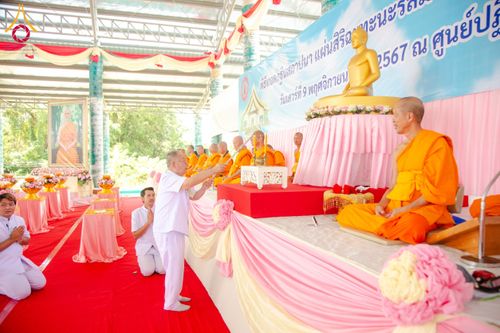 ภาพ No.175089:พิธีทอดกฐินสถาปนา แผ่นสิริฉะทะนะรัสมี(หลังคา) อาคาร 80 ปี หลวงพ่อธัมมชโย ณ ศูนย์ปฏิบัติธรรมวิหารแดง จ.สระบุรี วันเสาร์ที่ 9 พฤศจิกายน พ.ศ. 2567