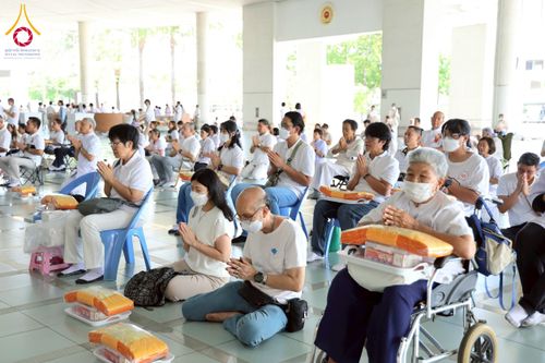 ภาพ No.217098:วันเสาร์ที่ 12 เมษายน พ.ศ. 2568 พิธีบุพเปตพลี ครั้งที่ 162 ร่วมอุทิศบุญแด่หมู่ญาติที่ล่วงลับไปแล้ว และพิธีถวายภัตตาหารเมนูสวรรค์ ณ หอฉันคุณยายอาจารย์ฯ วัดพระธรรมกาย