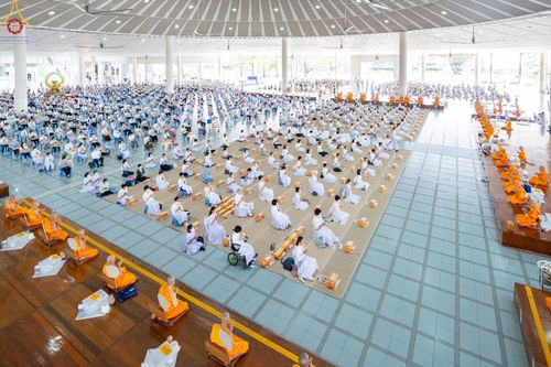 ภาพ No.104490:พิธีบุพเปตพลี ครั้งที่ 145 อุทิศบุญแด่หมู่ญาติที่ล่วงลับไปแล้ว และสืบทอดอายุพระพุทธศาสนา วันพุธที่ 27 ธันวาคม พ.ศ. 2566 (วันพระขึ้น 15 ค่ำ เดือน 12 ) ณ หอฉันคุณยายอาจารย์ฯ วัดพระธรรมกาย