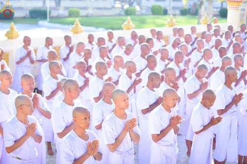 ภาพ No.184487:พิธีขอขมา มอบบาตรผ้าไตร บรรพชา อุปสมบท  ในโครงการอุปสมบทบูชาธรรมมหาปูชนียาจารย์ ณ วัดกลางพระอารามหลวง อ.เมืองบุรีรัมย์ จ.บุรีรัมย์ วันศุกร์ที่ 6 ธันวาคม พ.ศ. 2567