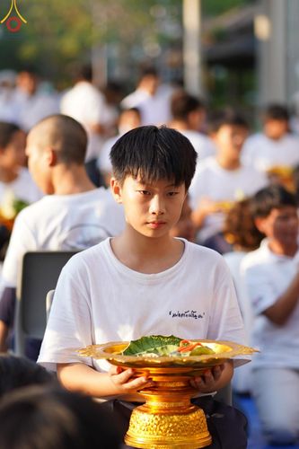 ภาพ No.132871:พิธีตัดปอยผม โครงการหน่อแก้วเปรียญธรรม รุ่นที่ 12 ณ ค่ายจองแชมป์ หมู่กฏิสามเณรเปรียญธรรม วัดพระธรรมกาย วันอาทิตย์ที่ 31 มีนาคม พ.ศ. 2567