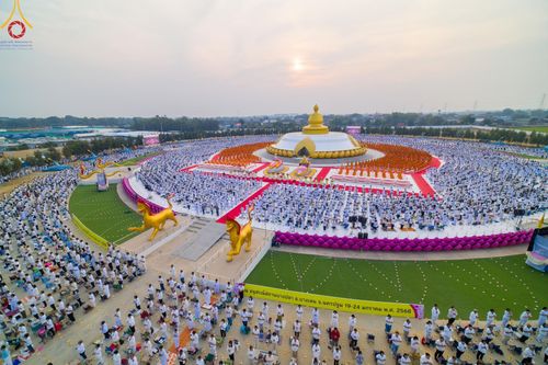 ภาพ No.200578:พิธีจุดประทีปถวายเป็นพุทธบูชา และบูชาธรรมมหาปูชนียาจารย์ ณ อนุสรณ์สถานบางปลา วัดบางปลา อำเภอบางเลน จังหวัดนครปฐม ในโครงการธรรมยาตรา กตัญญูบูชา มหาปูชนียาจารย์ พระมงคลเทพมุนี(สด จนฺทสโร) พระผู้ปราบมาร อนุสรณ์สถาน 7 แห่ง ปีที่ 13 วันที่ 23 มกราคม พ.ศ. 2568