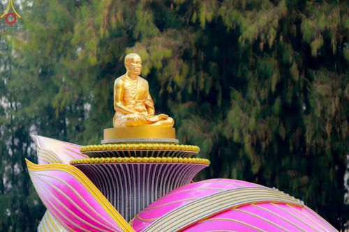 ภาพ No.107347:พิธีตักบาตรพระธรรมยาตราฯ ในโครงการธรรมยาตรากตัญญูบูชา มหาปูชนียาจารย์ พระมงคลเทพมุนี(สด จนฺทสโร) พระผู้ปราบมาร ปีที่ 12 ณ อนุสรณ์สถานมหาวิหารพระมงคลเทพมุนี อ.สองพี่น้อง จ.สุพรรณบุรี วันที่ 7 มกราคม พ.ศ. 2567