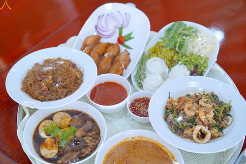 ภาพ No.229458:วันเสาร์ที่ 21 มิถุนายน พ.ศ. 2568 พิธีถวายภัตตาหารเมนูสวรรค์ เพื่อการบรรลุธรรม ณ หอฉันคุณยายอาจารย์ฯ วัดพระธรรมกาย