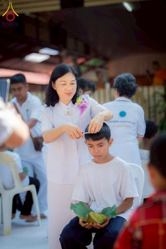 ภาพ No.216846:วันเสาร์ที่ 5 เมษายน พ.ศ. 2568 พิธีตัดปอยผม พิธีขอขมาผู้ปกครอง พิธีมอบบาตรและผ้าไตร พิธีบรรพชา ณ ศูนย์ปฏิบัติธรรมและศูนย์อบรมเยาวชนพระนครศรีอยุธยา ต.พุทเลา อ.บางปะหัน จ.พระนครศรีอยุธยา