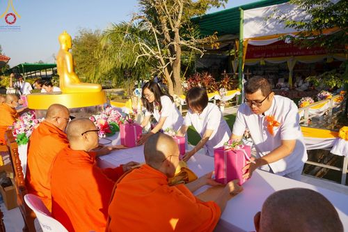 ภาพ No.104973:พิธีตักบาตรพระ ๑,๐๐๐ รูป ฉลองเมืองลำปาง ๑,๓๔๓ ปี วันเสาร์ที่ ๓๐ ธันวาคม พ.ศ. ๒๕๖๖ ณ ศูนย์ปฏิบัติธรรมลำปาง อำเภอเมือง จังหวัดลำปาง