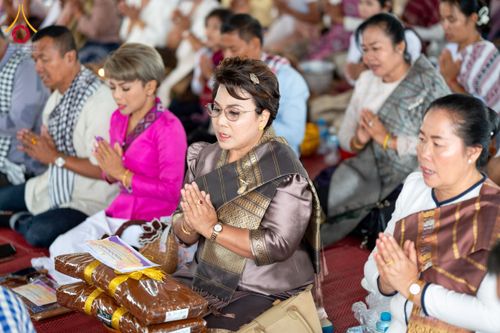 ภาพ No.174421:พิธีตักบาตรพระ,พิธีทอดผ้าป่า พิธีกลั่นแผ่นดินโปรยรัตนชาติ  สร้างพระอุโบสถและเจดีย์ วัดป่าสัมมาทิฏฐิและวัดสิริขันโท แขวงอัตตะปือ สปป. ลาว วันที่ 29 ตุลาคม พ.ศ. 2567