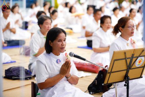 ภาพ No.127805:พิธีถวายภัตตาหารเป็นสังฆทาน แด่คณะพระธรรมยาตราฯ ในโครงการธรรมยาตราอัญเชิญพระบรมสารีริกธาตุ ประดิษฐาน ณ มหารัตนเจดีย์สิริปทุมสวรรค์ อ.บางกล่ำ จ.สงขลา วันที่ 9 มีนาคม พ.ศ. 2567