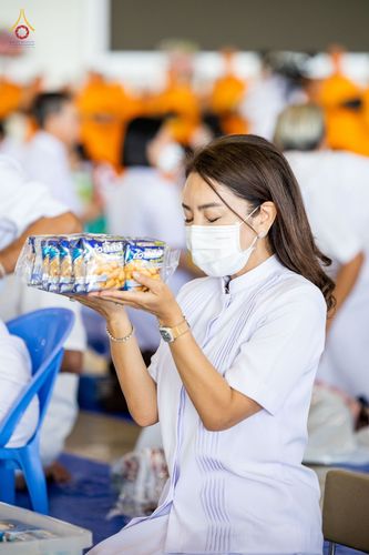 ภาพ No.80798:พิธีตักบาตร , พิธีบูชาข้าวพระในวันอาทิตย์ต้นเดือน วันที่ 7 พฤษภาคม พ.ศ. 2566 ณ วัดพระธรรมกาย