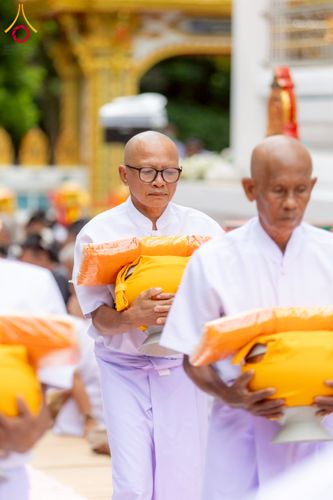 ภาพ No.231761:วันเสาร์ ที่ 5 กรกฎาคม พ.ศ. 2568 พิธีบรรพชา อุปสมบท โครงการอุปสมบท บูชาธรรมมหาปูชนียาจารย์ รุ่นเข้าพรรษา ณ วัดเกาะแก้วประชานุรักษ์ อ.วังทอง  จ.พิษณุโลก