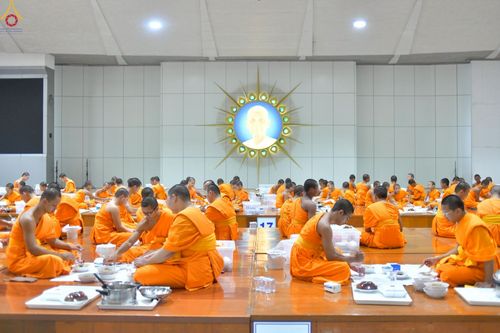 ภาพ No.247354:วันจันทร์ที่ 22 กันยายน พ.ศ. 2568 (วันพระ แรม 15 ค่ำ เดือน 10) พิธีบุพเปตพลี ครั้งที่ 170 ร่วมอุทิศบุญแด่หมู่ญาติที่ล่วงลับไปแล้ว และสืบทอดอายุพระพุทธศาสนา ณ หอฉันคุณยายอาจารย์ฯ วัดพระธรรมกาย