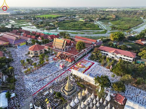 ภาพ No.194799:พิธีจุดประทีปถวายเป็นพุทธบูชา และบูชาธรรมมหาปูชนียาจารย์ ณ วัดสองพี่น้อง ต.ต้นตาล อ.สองพี่น้อง จ.สุพรรณบุรี ในโครงการธรรมยาตรา กตัญญูบูชา มหาปูชนียาจารย์ พระมงคลเทพมุนี(สด จนฺทสโร) พระผู้ปราบมาร อนุสรณ์สถาน 7 แห่ง ปีที่ 13 วันที่ 14 มกราคม พ.ศ. 2568