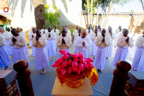 ภาพ No.231619:โครงการบรรพชาอุปสมบทหมู่ครั้งที่ 2 ณ วัดพระธรรมกายโจฮันเนสเบิร์ก ประเทศแอฟริกาใต้ วันอาทิตย์ 29 มิถุนายน พ.ศ. 2568