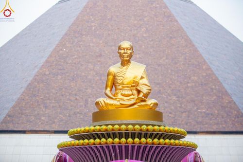 ภาพ No.107507:พิธีตักบาตรพระธรรมยาตราฯ ในโครงการธรรมยาตรากตัญญูบูชา มหาปูชนียาจารย์ พระมงคลเทพมุนี(สด จนฺทสโร) พระผู้ปราบมาร ปีที่ 12 ณ อนุสรณ์สถานมหาวิหารพระมงคลเทพมุนี อ.สองพี่น้อง จ.สุพรรณบุรี วันที่ 7 มกราคม พ.ศ. 2567