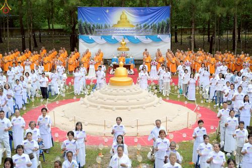 ภาพ No.238317:วันเสาร์ที่ 9 สิงหาคม พ.ศ. 2568 พิธีกลั่นแผ่นดิน โปรยทราย และจุดประทีปถวายเป็นพุทธบูชา จ.ระยอง สถาปนาองค์พระเจดีย์เพื่อสร้างสันติภาพโลก ณ ศูนย์ปฏิบัติธรรมระยอง(บ้านช่องลม) ต.บางบุตร อ.บ้านค่าย จ.ระยอง