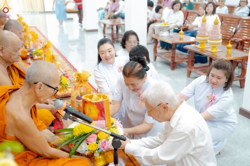 ภาพ No.257966:วันที่ 18 ตุลาคม พ.ศ. 2568 พิธีทอดกฐินสามัคคีทั่วไทย 30,000 วัด โดยคณะศิษยานุศิษย์ บูชาธรรม 81 ปี หลวงพ่อธัมมชโย ณ วัดไชยภูมิธาราม(ท่าอิฐ) อำเภอเมือง จังหวัดฉะเชิงเทรา