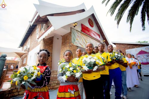 ภาพ No.255145:วันที่ 12 ตุลาคม พ.ศ. 2568 พิธีทอดกฐินสามัคคีสร้างทุกสิ่ง วัดพระธรรมกายโจฮันเนสเบิร์ก  ประเทศสาธารณรัฐแอฟริกาใต้