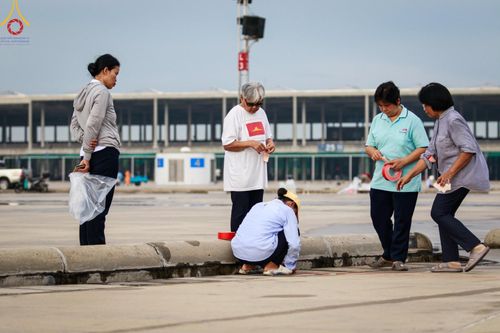 ภาพ No.137999:V.42 ก่อน กลาง เก็บ บุญวันวิสาขบูชา การเตรียมงาน การปฏิบัติงาน และการเก็บงาน ของเจ้าหน้าที่หน่วยงานต่างๆ วันวิสาขบูชา พุธที่ 22 พฤษภาคม พ.ศ. 2567