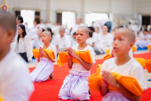ภาพ No.135249:พิธีขอขมารับผ้าไตร, พิธีบรรพชา ในโครงการบรรพชาสามเณร ฟื้นฟูพระพุทธศาสนาทั่วไทย ณ ศูนย์อบรมเยาวชนกาญจนบุรี วันที่ 6 เมษายน พ.ศ. 2567