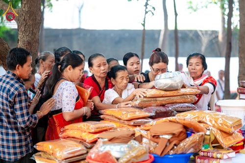 ภาพ No.176085:พิธีทอดผ้าป่าสมทบกฐิน ณ วัดพุทธคยา บานา วิหาร เมืองคยา รัฐพิหาร ประเทศอินเดีย โดยมูลนิธิธรรมกาย ในนามหลวงพ่อธัมมชโย  วันที่ 12 พฤศจิกายน พ.ศ. 2567