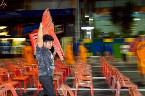 ภาพ No.237310:วันที่ 9-10 สิงหาคม พ.ศ. 2568 การเตรียมงาน เก็บงาน ของเจ้าหน้าที่ทุกสถานะ ในงานมหาสังฆทาน ตักบาตรพระ 10,000 รูป ใจกลางเมืองหาดใหญ่ จ.สงขลา