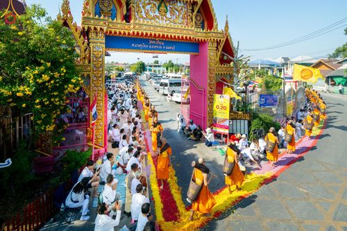 ภาพ No.195441:พิธีต้อนรับพระธรรมยาตรา ณ อนุสรณ์สถานลำดับที่ 4 สถานที่เกิดด้วยกายธรรม วัดโบสถ์(บน) ต.บางคูเวียง จ.นนทบุรี ในโครงการธรรมยาตรา กตัญญูบูชา มหาปูชนียาจารย์ พระมงคลเทพมุนี(สด จนฺทสโร) พระผู้ปราบมาร อนุสรณ์สถาน 7 แห่ง ปีที่ 13 วันที่ 15 มกราคม พ.ศ. 2568