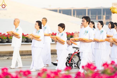 ภาพ No.180510:พิธีบรรพชาอุปสมบท โครงการอุปสมบทบูชาธรรมมหาปูชนียาจารย์ ประจำปีพุทธศักราช 2567 วันเสาร์ที่ 7 ธันวาคมพ.ศ. 2567 ณ วัดพระธรรมกาย จ.ปทุมธานี