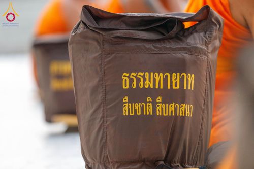 ภาพ No.191659:พระธรรมยาตราปฏิบัติธรรม และถ่ายภาพหมู่ประวัติศาสตร์ ณ อนุสรณ์สถานคลองบางนางแท่น อ.สามพราน จ.นครปฐม ในโครงการธรรมยาตรา กตัญญูบูชา มหาปูชนียาจารย์ พระมงคลเทพมุนี(สด จนฺทสโร) พระผู้ปราบมาร อนุสรณ์สถาน 7 แห่ง ปีที่ 13 วันที่ 8 มกราคม พ.ศ. 2568