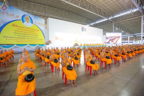 ภาพ No.207206:พิธีตักบาตร และปฏิบัติธรรมช่วงสาย ในวันมาฆบูชา วันพุธที่ 12 กุมภาพันธ์ พ.ศ. 2568 ณ วัดพระธรรมกาย จังหวัดปทุมธานี