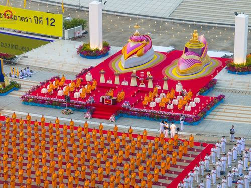 ภาพ No.121945:พิธีจุดประทีปถวายเป็นพุทธบูชา และบูชาธรรมมหาปูชนียาจารย์ พระมงคลเทพมุนี(สด จนฺทสโร) ในโครงการธรรมยาตรา กตัญญูบูชา มหาปูชนียาจารย์ พระมงคลเทพมุนี(สด จนฺทสโร) พระผู้ปราบมาร อนุสรณ์สถาน 7 แห่ง ปีที่ 12 วันที่ 31 มกราคม พ.ศ. 2567 ณ วัดพระธรรมกาย จ.ปทุมธานี