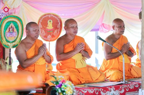 ภาพ No.175257:พิธีทอดปฐมกฐิน ธุดงคสถานวังทรายพูน เขาพนมพาธัมมานุสรณ์ พุทธันดรสุวรรณภูมิ  ต.หนองพระ อ.วังทรายพูน จ.พิจิตร ในโครงการกฐินสามัคคีทั่วไทย 30,000 วัด บูชาธรรม 80 ปี หลวงพ่อธัมมชโย โดยคณะศิษยานุศิษย์วัดพระธรรมกาย วันที่ 14 พฤศจิกายน พ.ศ. 2567