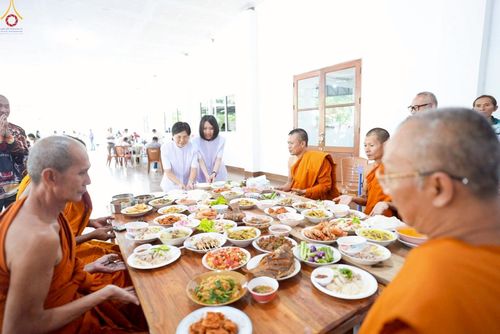 ภาพ No.263540:วันที่ 23 ตุลาคม พ.ศ. 2568 พิธีทอดกฐินสามัคคีทั่วไทย 30,000 วัด โดยคณะศิษยานุศิษย์ บูชาธรรม 81 ปี หลวงพ่อธัมมชโย ณ วัดเขาโจด อ.ศรีสวัสดิ์ จ.กาญจนบุรี