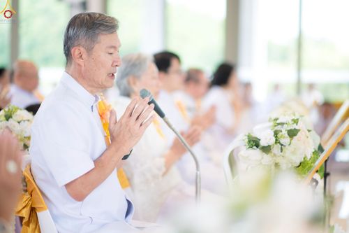 ภาพ No.239364:วันอาทิตย์ที่ 17 สิงหาคม พ.ศ. 2568 พิธีกดปุ่มอัญเชิญรูปเหมือน พระมงคลเทพมุนี (สด จันทสโร)  ณ มหาวิหารแก้วพระมงคลเทพมุนี  ศูนย์ปฏิบัติธรรมแก้วเมืองเลย