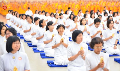 ภาพ No.161639:พิธีรับดวงแก้วนักเรียนบาลี ผู้สมัครสอบในนามวัดพระธรรมกาย วันพุธที่ 2 ตุลาคม พ.ศ. 2567 ณ เทวสภา อาคารร้อยปีคุณยายอาจารย์ฯ วัดพระธรรมกาย จ.ปทุมธานี