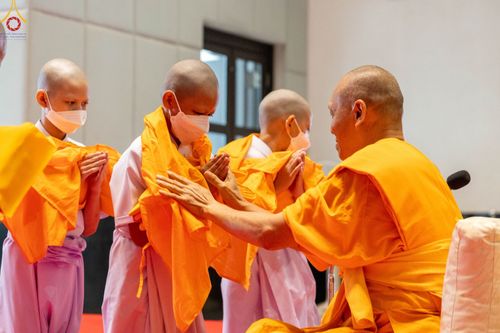 ภาพ No.84180:พิธีขอบรรพชา , พิธีขอสรณคมน์และศีล ,  พิธีรับบาตร , พิธีอุปสมบท ในโครงการบรรพชาอุปสมบทหมู่ธรรมทายาทรุ่นเข้าพรรษา และโครงการบรรพชาสามเณรโรงเรียนนานาชาติ รุ่นที่ 12 ณ โบสถ์พระไตรปิฎก วัดพระธรรมกาย วันที่ 22 กรกฎาคม พ.ศ. 2566