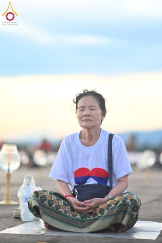 ภาพ No.250420:วันอังคารที่ 7 ตุลาคม พ.ศ. 2568 พิธีจุดประทีปบูชาพระรัตนตรัย ณ ลานธรรมปทุมรัตน์ธรรมเจดีย์ พุทธอุทยานนานาชาติ อ.โพนพิสัย จ.หนองคาย