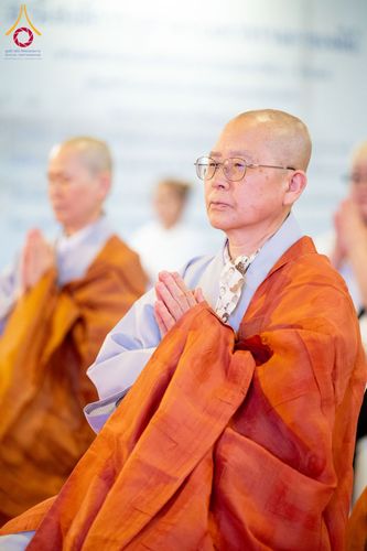 ภาพ No.187592:พิธีฉลองชัยสวดมนต์บทธัมมจักกัปปวัตนสูตร 7,000,000,000 จบ และพิธีสวดมนต์ข้ามปี วันที่ 31 ธันวาคม พ.ศ. 2567 ถึงวันที่ 1 มกราคม พ.ศ. 2568 ณ มหารัตนวิหารคด วัดพระธรรมกาย จ.ปทุมธานี