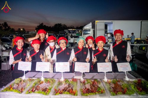 ภาพ No.196329:พิธีถวายภัตตาหารเป็นสังฆทาน แด่พระธรรมยาตรา ณ วัดโบสถ์(บน) ตำบลบางคูเวียง อำเภอบางกรวย จังหวัดนนทบุรี ในโครงการธรรมยาตรา กตัญญูบูชา มหาปูชนียาจารย์ พระมงคลเทพมุนี(สด จนฺทสโร) พระผู้ปราบมาร อนุสรณ์สถาน 7 แห่ง ปีที่ 13 วันที่ 17 มกราคม พ.ศ. 2568