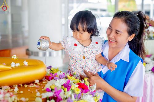 ภาพ No.217489:วันจันทร์ที่ 14 เมษายน พ.ศ. 2568 กิจกรรมสรงน่ำพระ สั่งสมบุญเนื่องในเทศกาลสงกรานต์ 14-16 เมษายน พ.ศ.2568 เวลา 06:00-13:00 น. ณ หอฉันคุณยายอาจารย์ฯ วัดพระธรรมกาย