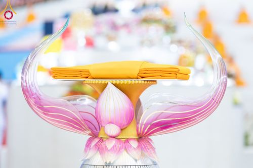 ภาพ No.99698:พิธีปฏิบัติธรรมและพิธีบูชาข้าวพระ ในวันอาทิตย์ต้นเดือนที่ 3 ธันวาคม พ.ศ. 2566 ณ สภาธรรมกายสากล วัดพระธรรมกาย จ.ปทุมธานี